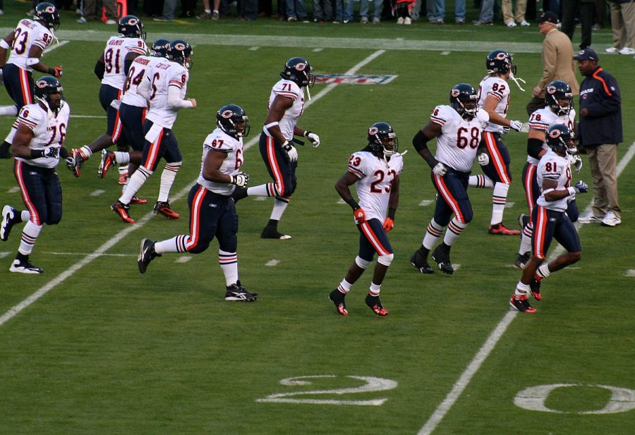 Chicago+Bears+run+to+the+field.+Image+courtesy+of+Wikimedia+Commons.
