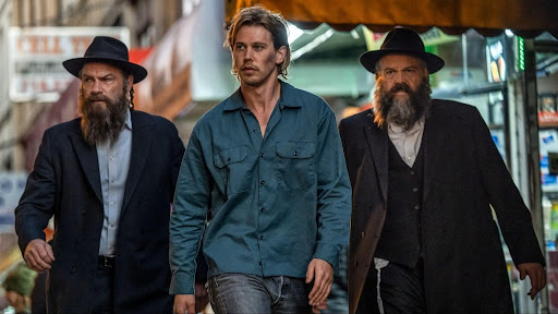 Caught stealing
left to right
(Lieve schreiber, Austin Butler, Vincent D'Onofrio)